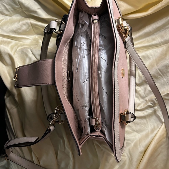 Guess purse - Picture 3 of 3